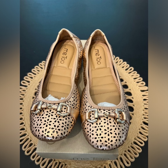 Worn Once like new size 8 women’s brand me too - Picture 3 of 7